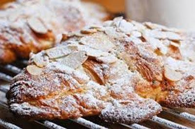 Croissants aux Amandes